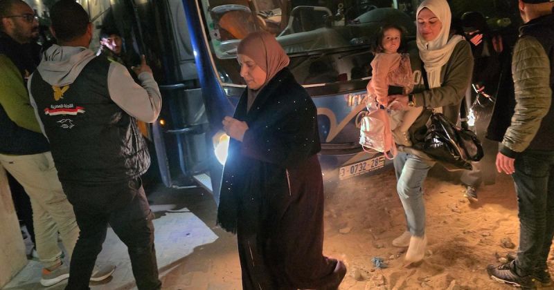 إجلاء 47 مسافرا بينهم مرضى عبر معبر رفح البري