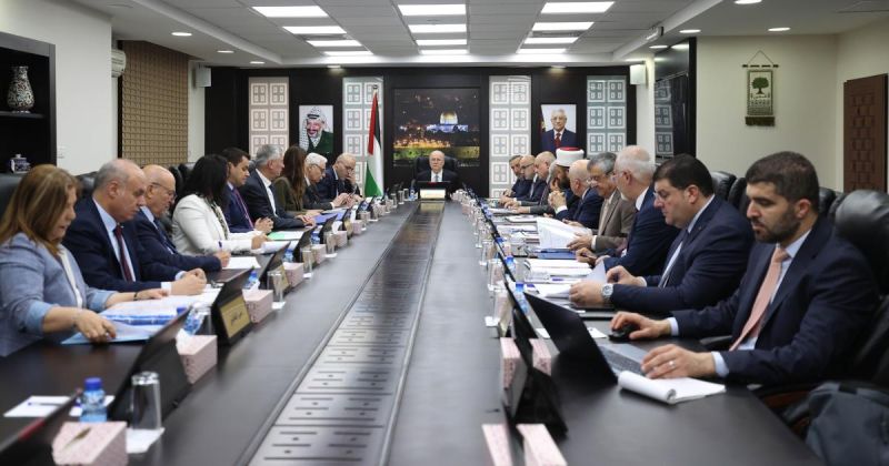 كيف يواجه مجلس الوزراء الفلسطيني الأزمة المالية والتصعيد الميداني؟ قرارات جديدة لتنظيم الدوام وتحذيرات من انتهاكات متصاعدة