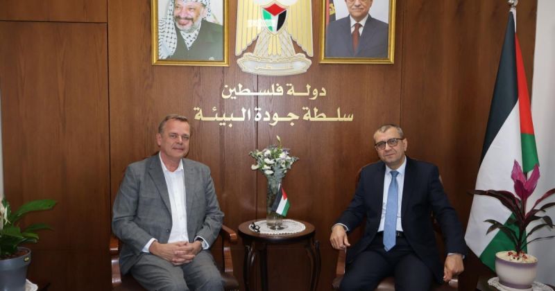 سمحان والسفير الهولندي يبحثان تعزيز التعاون البيئي وتطوير إدارة النفايات والمياه العادمة