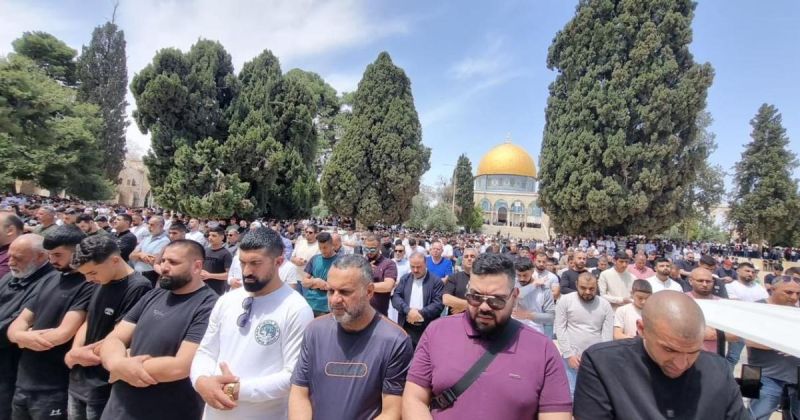 75 ألفا يؤدون صلاة الجمعة في المسجد الأقصى