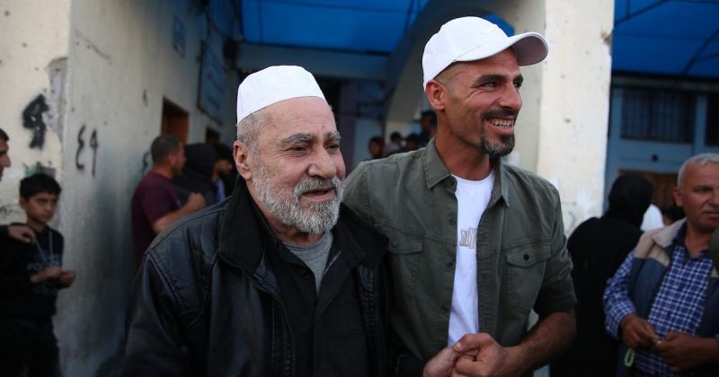 الصليب الأحمر : تسهيل نقل 15 معتقلا مفرج عنهم من غزة