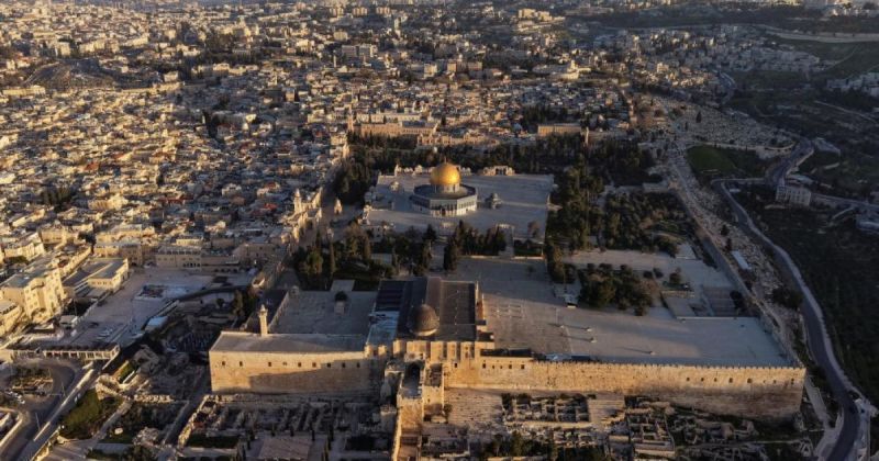 تصعيد خطير في القدس: تحذيرات من مخططات لفرض واقع جديد في الأقصى وتزايد الانتهاكات الميدانية