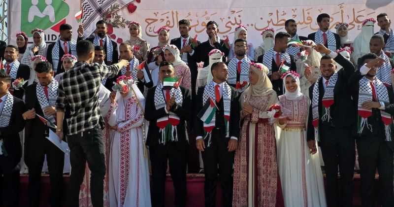 "أفراح رغم الجراح".. زفاف جماعي في غزة يتحدى آثار الحرب