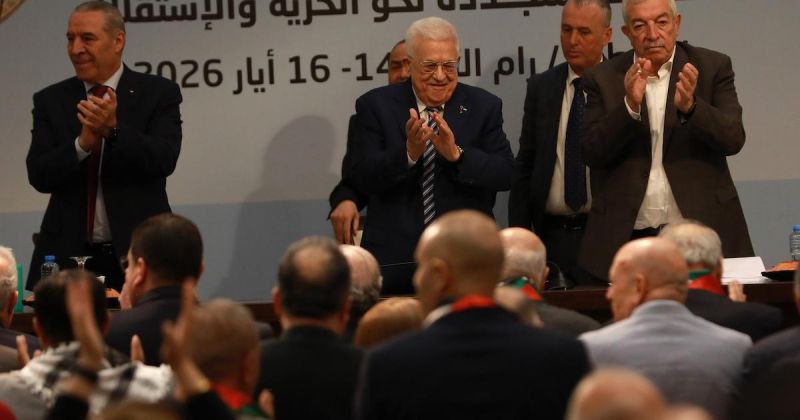 المؤتمر العام الثامن لحركة فتح ينتخب محمود عباس رئيساً بالإجماع ويبحث رؤية سياسية وتنظيمية للمرحلة المقبلة