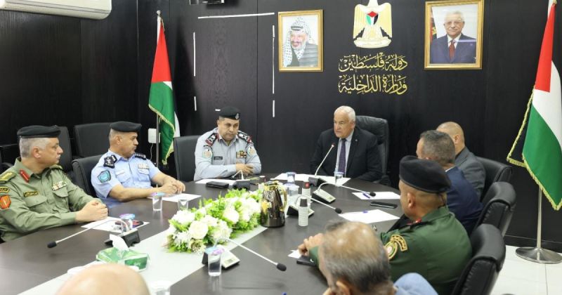 وزير الداخلية يترأس اجتماع المجلس الأعلى للدفاع المدني