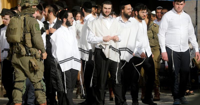 نشرة محافظة القدس: إجراءات مشددة في الأقصى واقتحامات واعتداءات على المزارعين