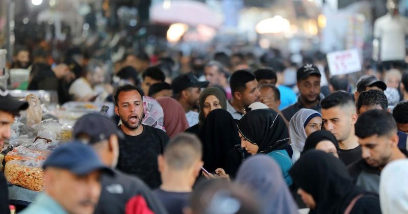 أسواق غزة قبيل العيد.. بضائع معروضة وفرحة غائبة
