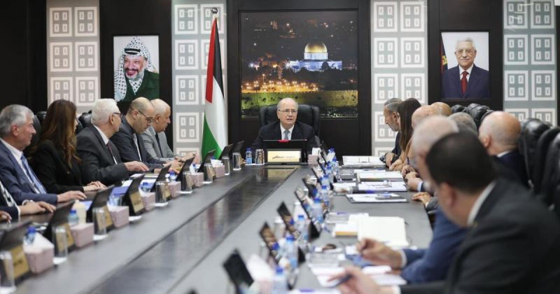 أزمة الرواتب في السلطة الفلسطينية تتسع: موظفون يلوّحون بالتصعيد والحكومة تبحث عن دفعة جديدة