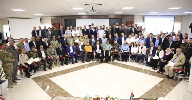 المدرسة الوطنية الفلسطينية للإدارة تُخرّج المشاركين في برنامج الإدارة والقيادة