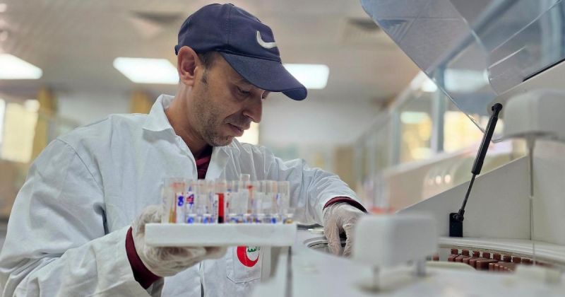 نقابة الأطباء الفلسطينيين تصعّد احتجاجاتها: إغلاق الرعاية الأولية وتقليص عمل المستشفيات للحالات الطارئة