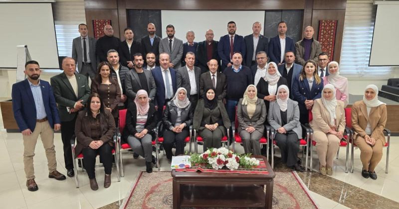 المدرسة الوطنية الفلسطينية للإدارة تستضيف اللواء ناصر عدوي في لقاء خاص مع متدربي برنامج إعداد القادة