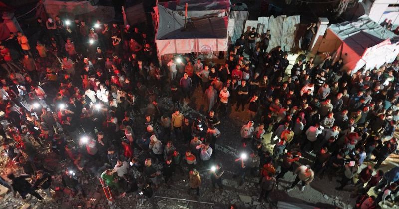 وجوه غزة أمام النار... لحظات هلع بعد قصف مبنى سكني في حي الرمال