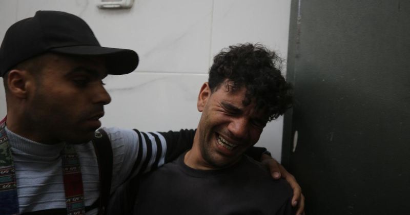 تشييع عوني حسب الله في مستشفى الشفاء بعد غارة إسرائيلية جنوب غزة