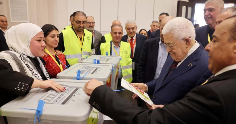 تحركات عربية ودولية لتوافق فلسطيني على الانتخابات.. واتصالات بين «فتح» و«حماس» تسبق مرسوم الرئيس عباس