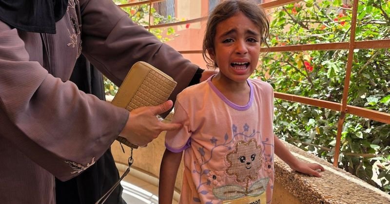 وداع أخير في ناصر.. عائلة أحمد أبو مصطفى تلقي نظرة الوداع