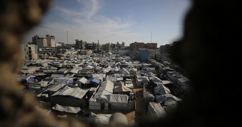 خيام مكتظة غرب غزة تؤوي نازحين أنهكتهم الحرب