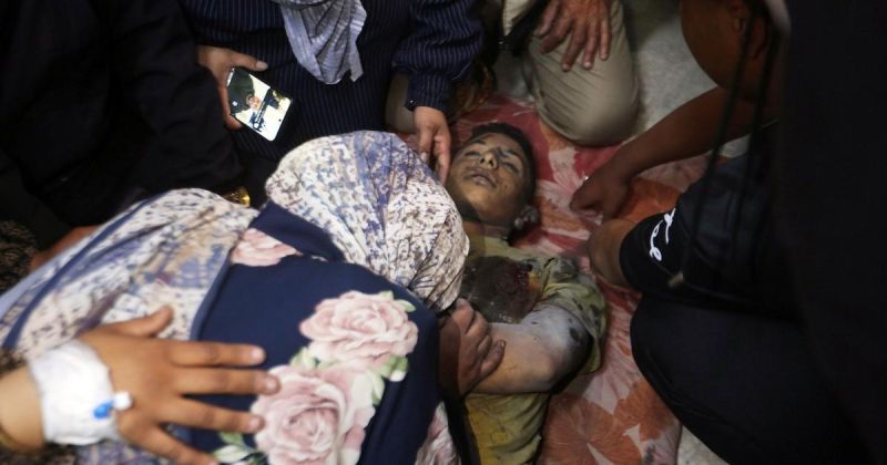 تشييع الطفل محمود سحويل في مستشفى الشفاء بعد غارة على حي النصر