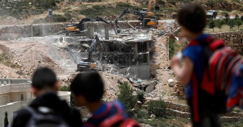 الضفة تحت ضغط النار والاستيطان… استشهاد في بيت أولا وتصعيد ميداني يكرّس معركة السيطرة على الأرض