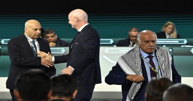 توتر في مؤتمر فيفا: الرجوب يرفض مصافحة مسؤول إسرائيلي ويطالب بعقوبات أشد