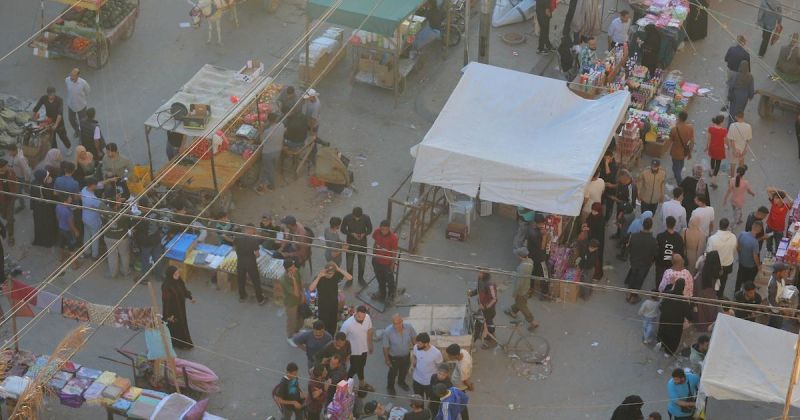 عيدٌ يقترب وأسواق غزة تفتقد فرحتها