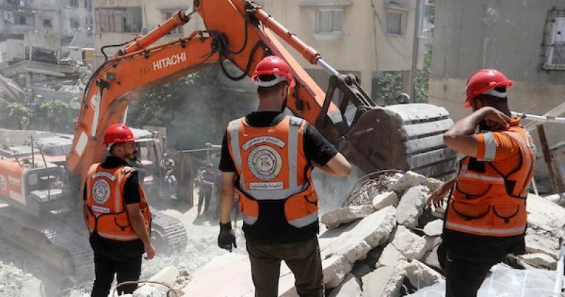 انتشال رفات ضحايا من تحت أنقاض منزل عائلة غبون في حي الصبرة