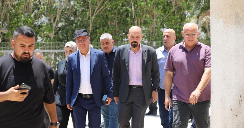 تفقد مخيمي طولكرم ونور شمس.. أبو هولي: حماية المخيمات وتمكين "الأونروا" من عملها أولوية وطنية حتى تنفيذ القرار 194