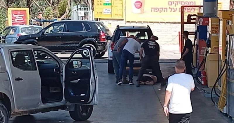 قتيل وإصابات في عملية إطلاق نار بمنطقة كوخاف يائير داخل الخط الأخضر