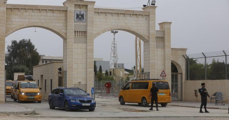 اتفاق على تشكيل لجنة فلسطينية - أردنية لتذليل العقبات التي تواجه المسافرين على معبر الكرامة