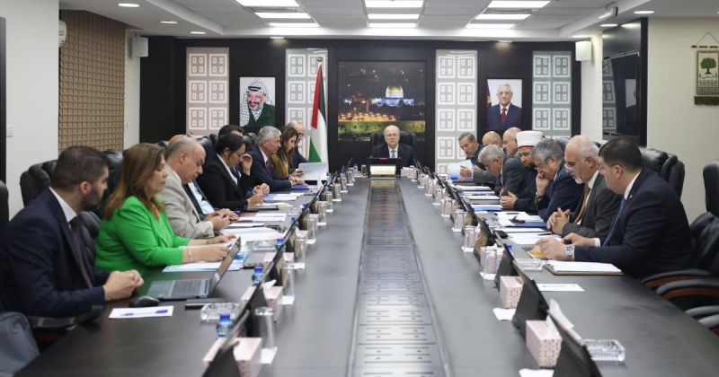 مجلس الوزراء يقر خطوات إصلاحية لضبط الإنفاق وحوكمة المال العام ويعتمد البطاقة الصحية الذكية..ويطالب بتوفير العلاج لأكثر من 20 ألف مصاب في غزة