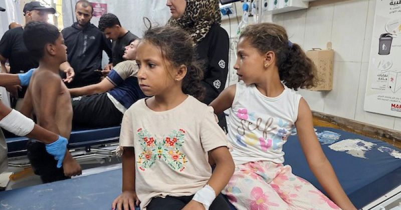 قصف في المواصي يعمّق أزمة الهدنة… واليونيسف تصف وقف النار في غزة بأنه «وهم قاتل» للأطفال