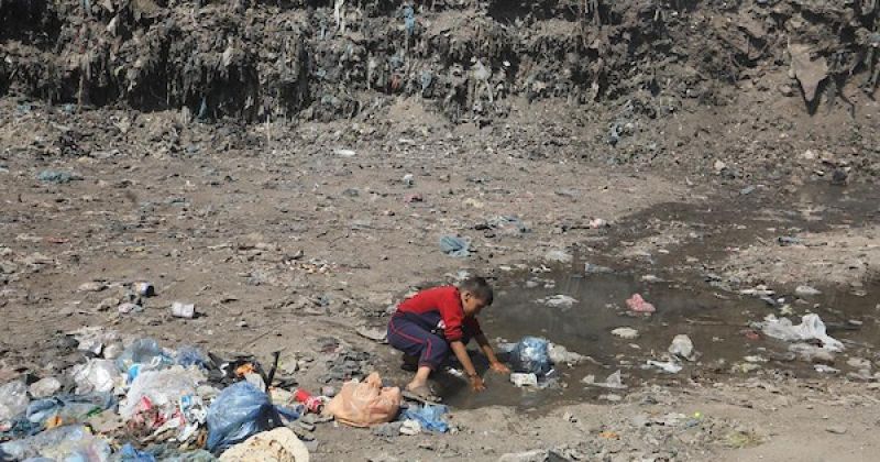 فخ البند الثامن.. مباحثات مكثفة وصياغات قيد الاختبار  وفصائل تفاوض بروح لا تشبه واقع غزة