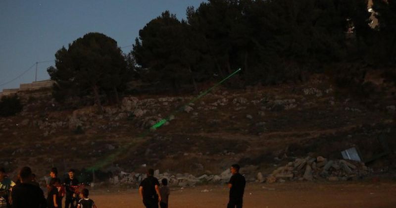 إطلاق قنابل الغاز المسيل للدموع باتجاه زوار منطقة برك سليمان التاريخية