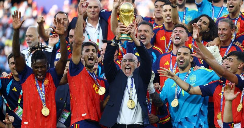 ليلة النجمة الثانية.. إسبانيا ترفع كأس العالم وأفراح «لا روخا» تمتد من نيوجيرسي إلى مدريد