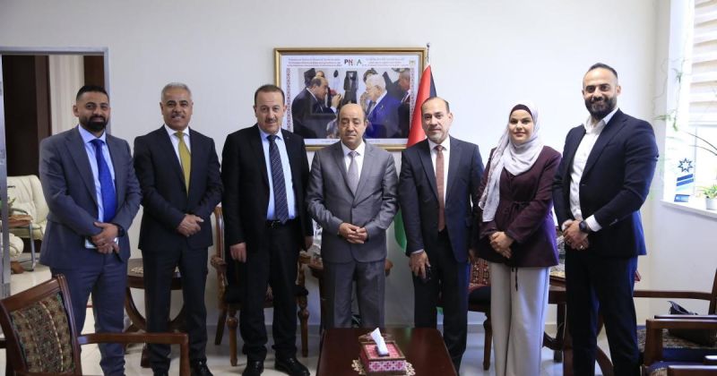 المدرسة الوطنية الفلسطينية للإدارة تستقبل وفداً من البنك الإسلامي العربي لبحث آفاق التعاون المشترك