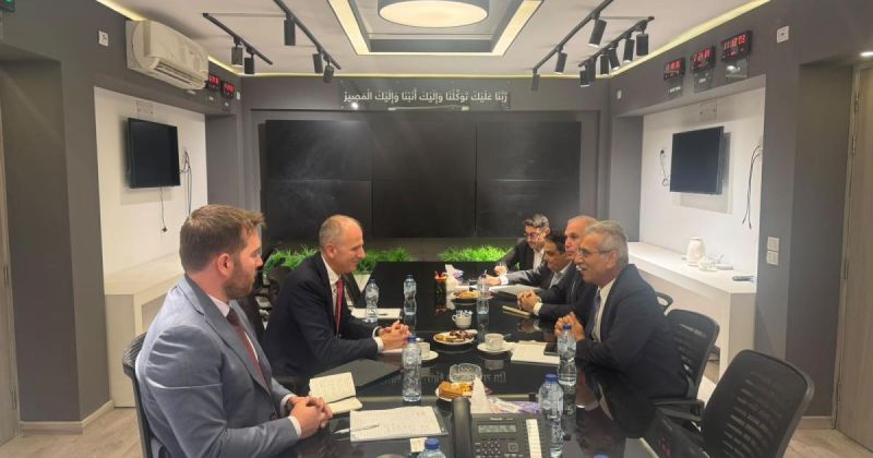 اللجنة الوطنية لإدارة غزة تستقبل وفداً  برئاسة ممثل كندا لدى السلطة الفلسطينية
