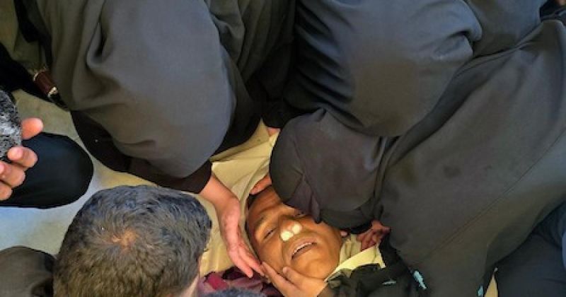 وداعٌ مثقل بالحزن في المواصي.. تشييع عادل أبو بكر والطفلة سما الصوفي