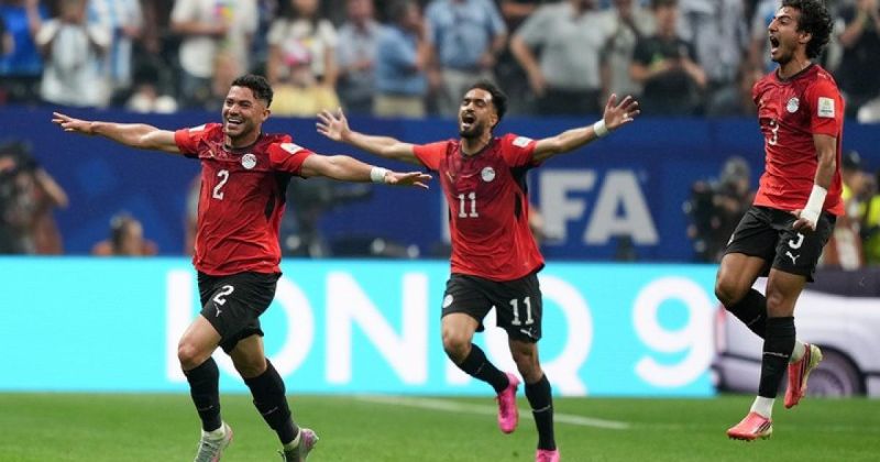 ريمونتادا قاتلة تنهي الحلم المصري.. الأرجنتين تقلب ثنائية الفراعنة إلى فوز 3-2 وتتأهل لربع نهائي المونديال