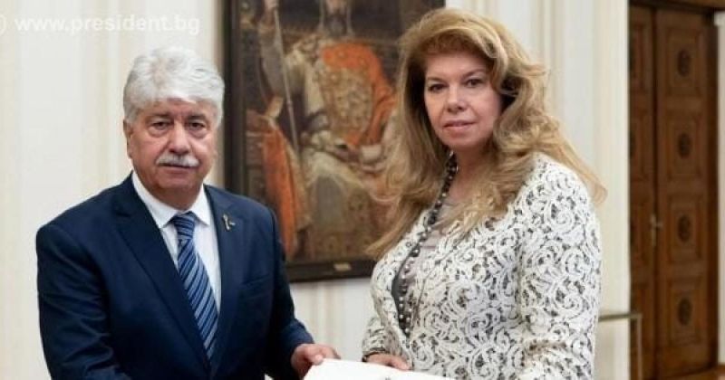 د.مجدلاني يسلم رئيسة بلغاريا رسالة خطية من الرئيس عباس