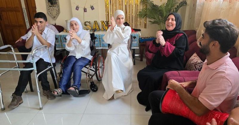 ثلاثة توائم يتحدّون الحرب والإعاقة ويحصدون التفوق في توجيهي غزة