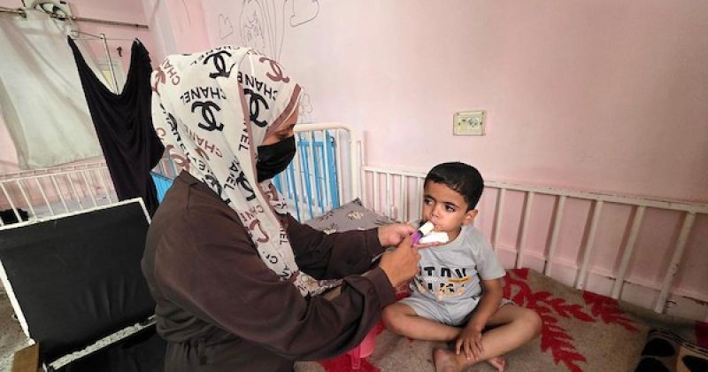بعد أن فقدت زوجها وابنًا.. أم في غزة تخشى على طفلها من سوء التغذية