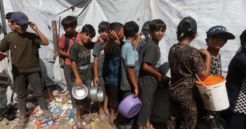 عقدة السلاح تعطل “المرحلة الثانية”: مصر تطرح صيغة الوديعة وحماس تميل إلى المناورة وكسب الوقت