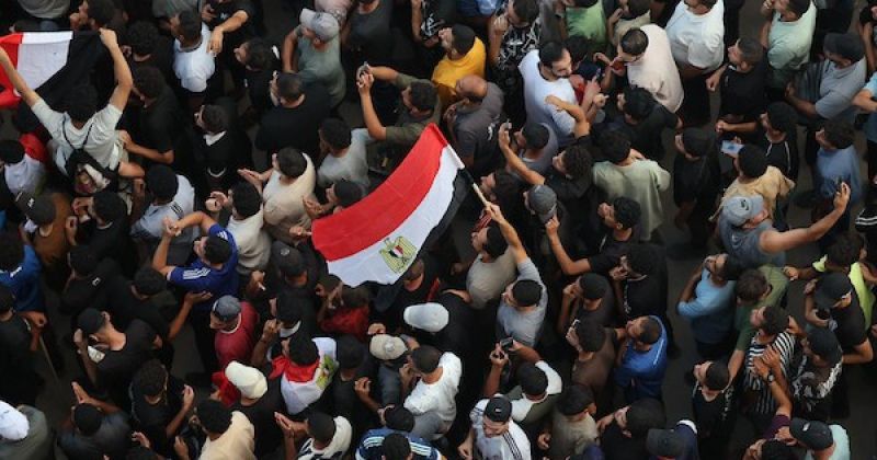 فلسطينيون يتابعون مباراة مصر والأرجنتين في غزة