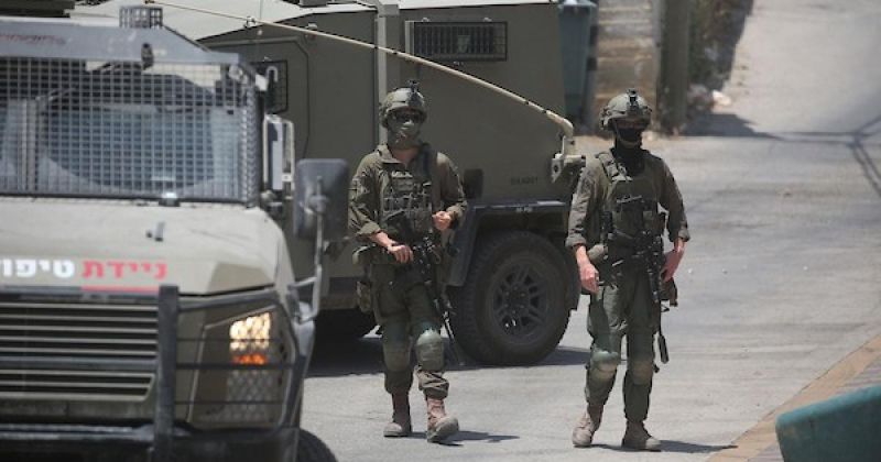 الضفة تحت وطأة الاقتحامات وعنف المستعمرين: إصابات بالاختناق واعتقال والتحقيق مع 80 مواطناً وهدم منازل وإغلاق طرق