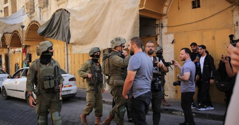 الجيش الإسرائيلي يعزز قواته في الضفة ويحذر من «اشتعال المنطقة» مع توسع البؤر وتصاعد هجمات المستوطنين