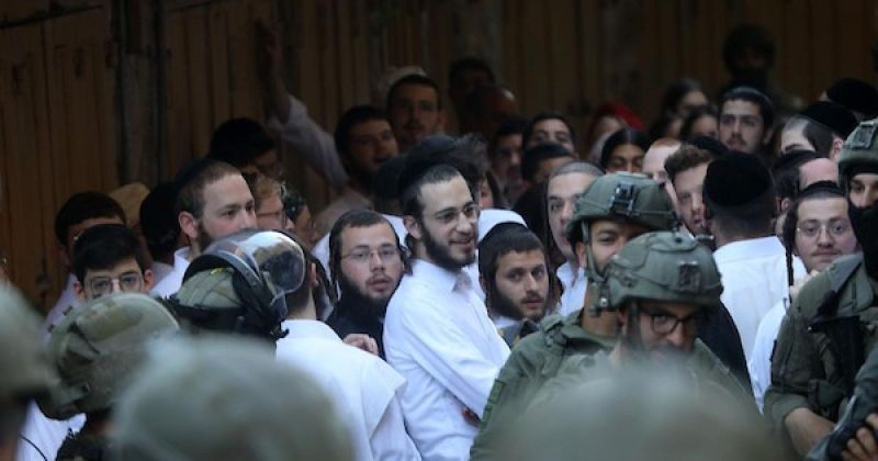«نتنياهو يشعل الضفة للبقاء في الحكم»..600 مسؤول إسرائيلي يطالبون ترامب بالتدخل