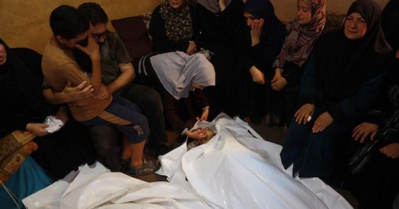جثامين فلسطينيين خلال جنازتهم في قطاع غزة