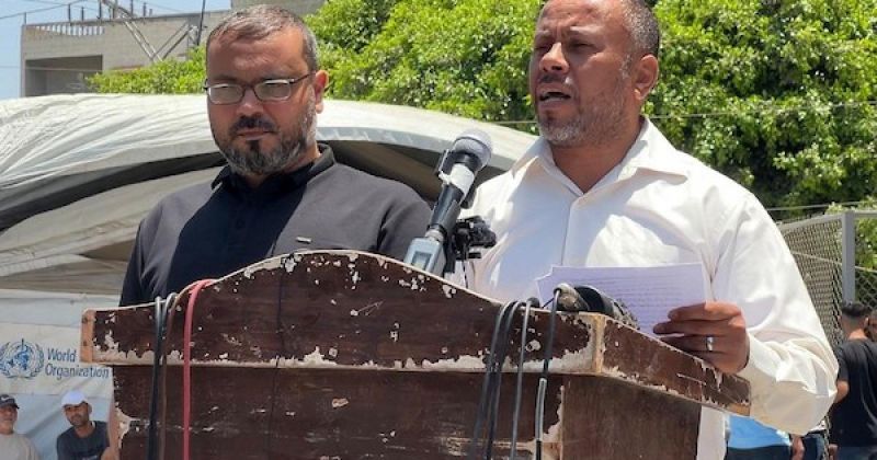 هل طوت «حماس» صفحة الحكم فعلاً أم بدأت معركة «اليوم التالي»؟ حلّ إدارة غزة يفتح باب التسليم ويصطدم بعقدة السلاح والانسحاب
