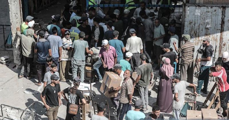 في يوم العمل الإنساني.. مساعدات غذائية تخفف وطأة الأزمة عن عائلات غزة