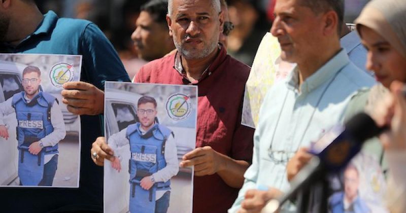 في ذكرى زملائهم.. صحفيو غزة يحتجون على استهداف الصحافة