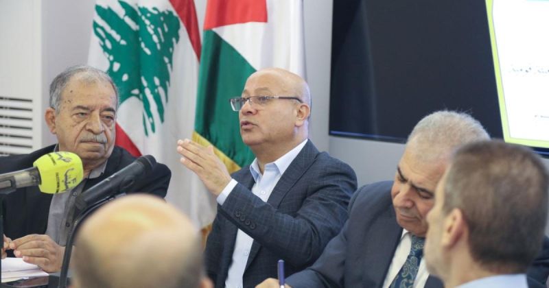 أبو هولي يضع اللجان الشعبية في المخيمات الفلسطينية بلبنان في صورة التحركات السياسية لحماية الأونروا وتعزيز صمود اللاجئين
